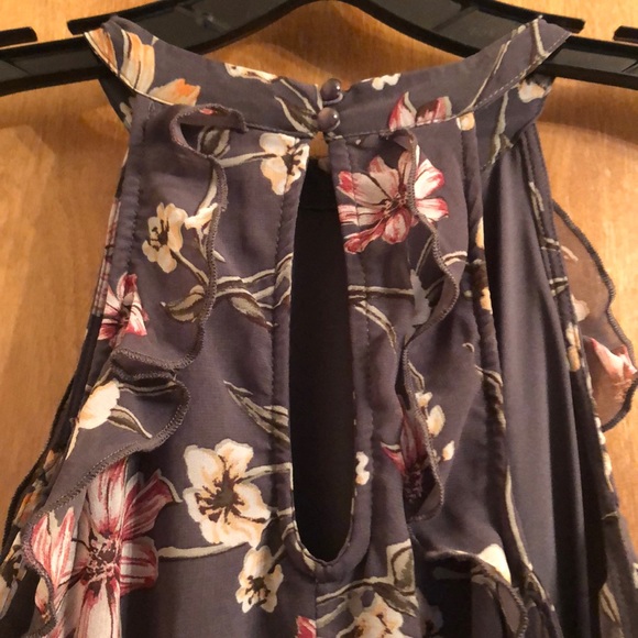 Sleeveless Grey Floral Dress - Picture 3 of 4